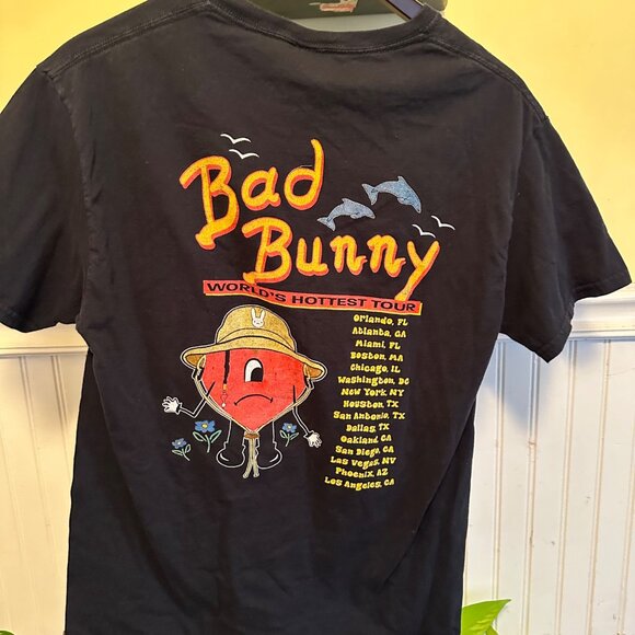 Bad Bunny M 2022 Tour Concert T-shirt Black Tour Dates - Picture 2 of 8